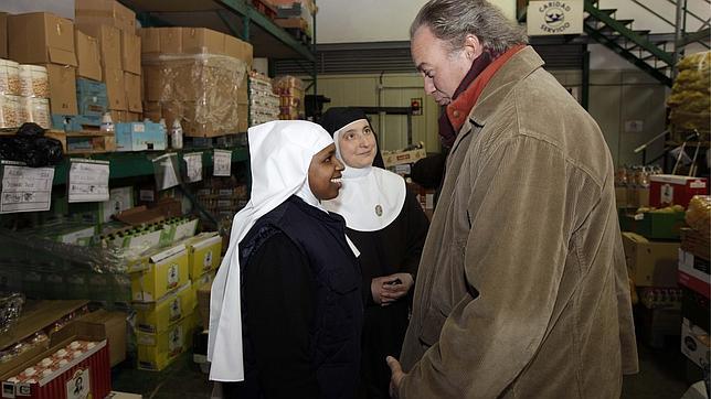 Bertín Osborne dona dos toneladas de sus productos al Banco de Alimentos de Valladolid