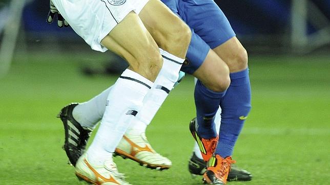 Diez jugadores que han sufrido una fractura de tibia antes que Villa