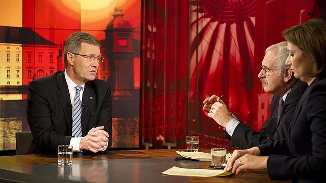 Wulff no dimitirá pero admite su «grave error» por intimidar a la prensa alemana