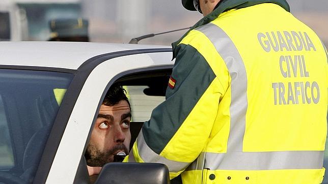 Las drogas desbancan al alcohol como sustancia nociva más consumida por los conductores