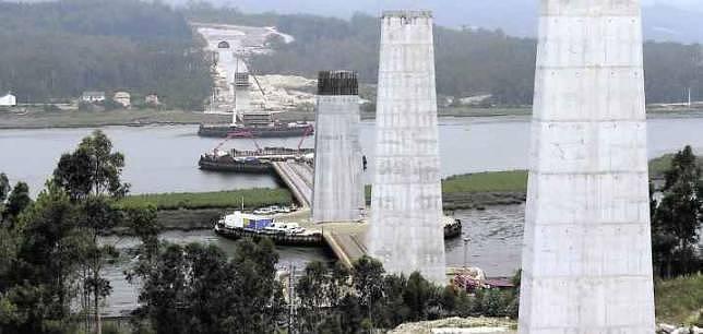 Fomento detecta «problemas serios» en las obras de varios tramos del AVE gallego