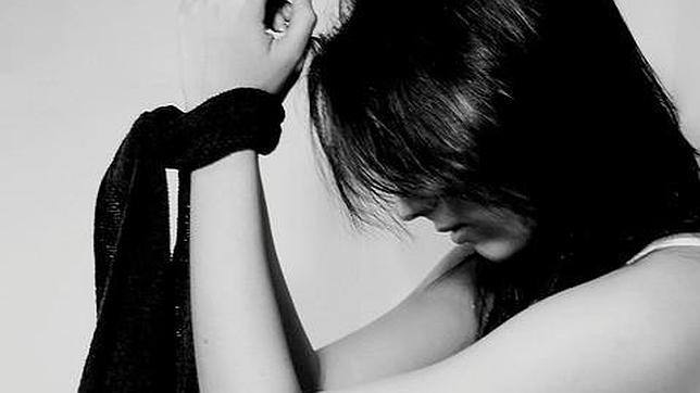 Una de cada cuatro jóvenes españolas se siente atrapada en su relación de pareja