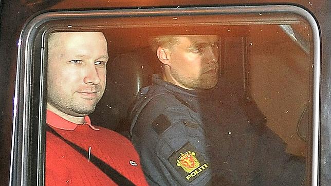 El tribunal ordena que Breivik pase otro examen psiquiátrico