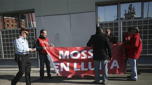 Los Mossos se pasan al castellano para protestar por los recortes