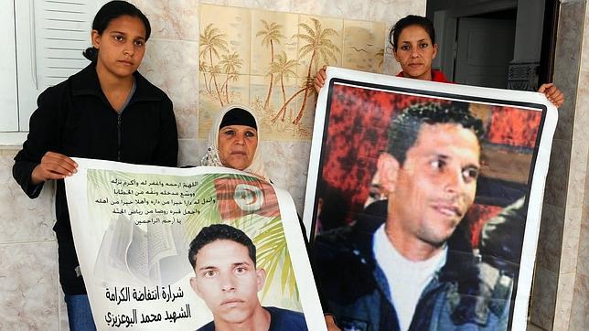 Bouazizi, de héroe a villano en Túnez