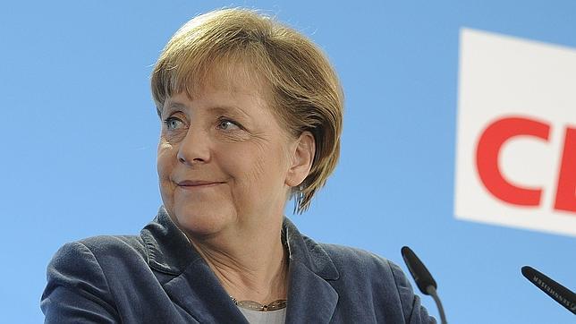 Merkel cree que la rebaja de S&amp;P aumenta la presión para aprobar el pacto fiscal