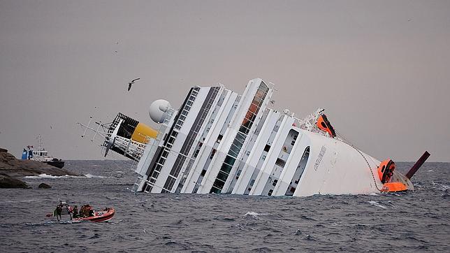 El riesgo de hundimiento del crucero Costa Concordia dificulta las labores de rescate