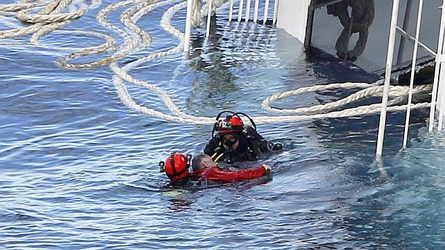 Aumentan a once los muertos del naufragio