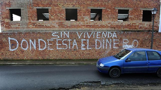 El precio de la vivienda cae un 6,8% en 2011 y baja a niveles de 2005