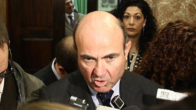 Economía prevé obligar a la banca a provisionar un 80% el suelo y un 35% los pisos