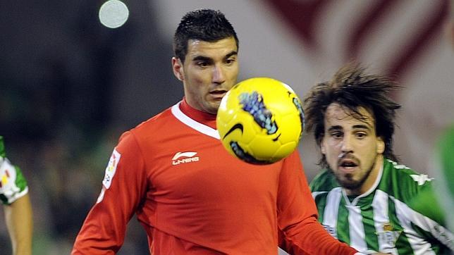 Derbi igualado y tenso