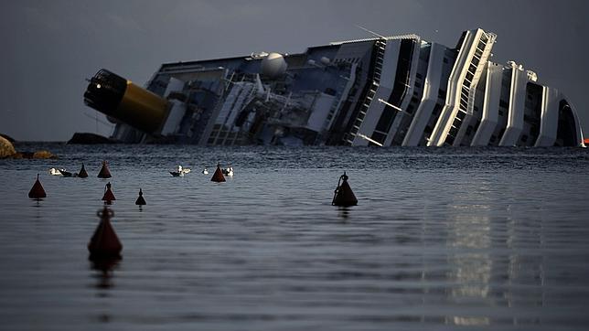 El comandante del Costa Concordia: «Voy a tener que vivir con los muertos»