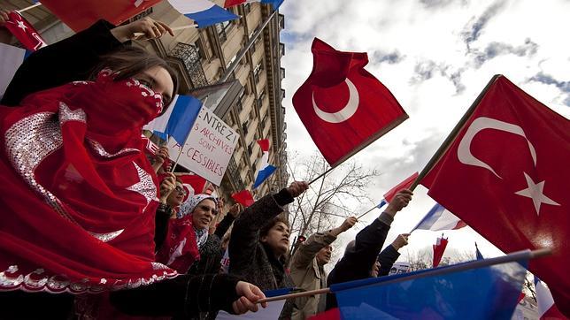 Francia aprueba la ley sobre el genocidio armenio