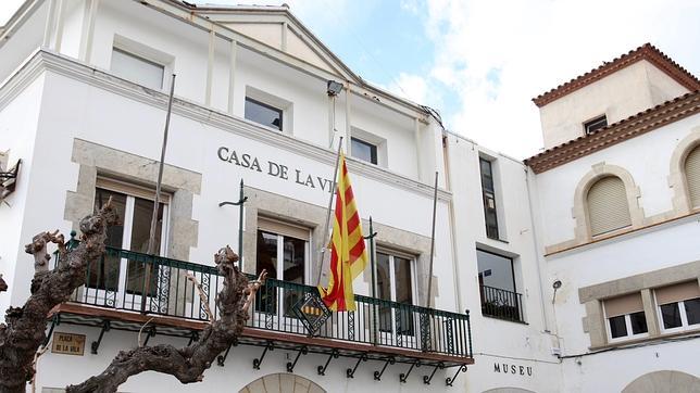 Un juez ordena al Ayuntamiento de Sant Pol a ondear la bandera española