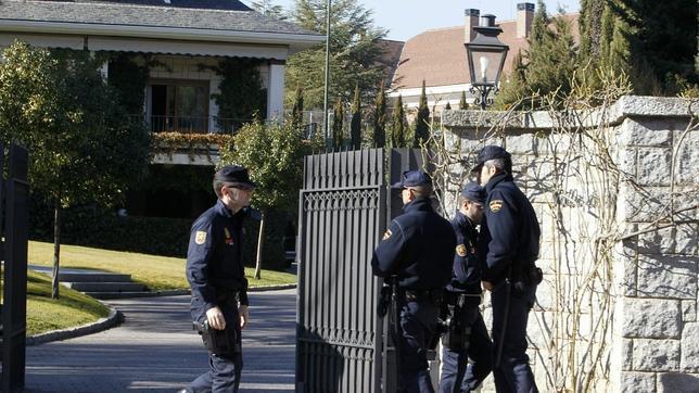Registran la casa y las oficinas de los Ruiz Mateos en Pozuelo de Alarcón