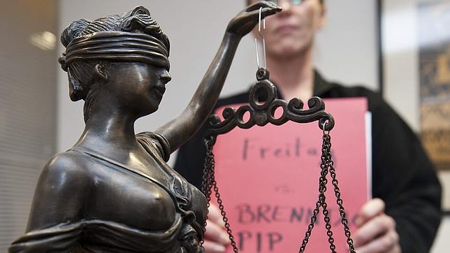 Detenido en Francia el fundador de la empresa de prótesis mamarias PIP