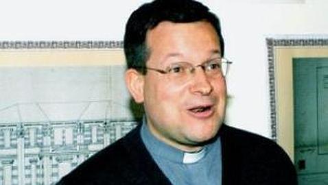 Un sacerdote dice a sus feligreses que se va de retiro espiritual pero estaba en el Concordia