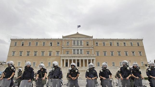 España sigue «el mismo camino que Grecia», según Financial Times