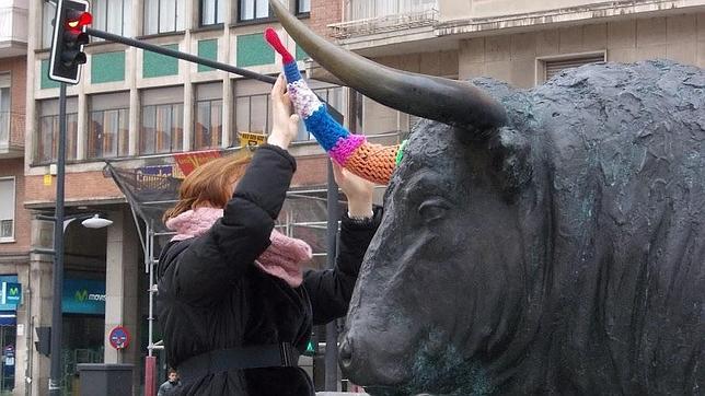 «Yarn Bombing», o el arte hecho de lana