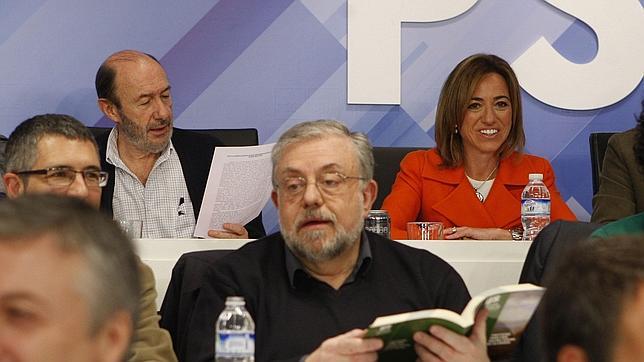 Rubalcaba y Chacón suman los últimos apoyos entre indecisos y tensiones