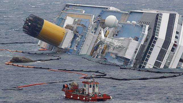 Aborta tras el desastre del Concordia y pide una indemnización de un millón de euros