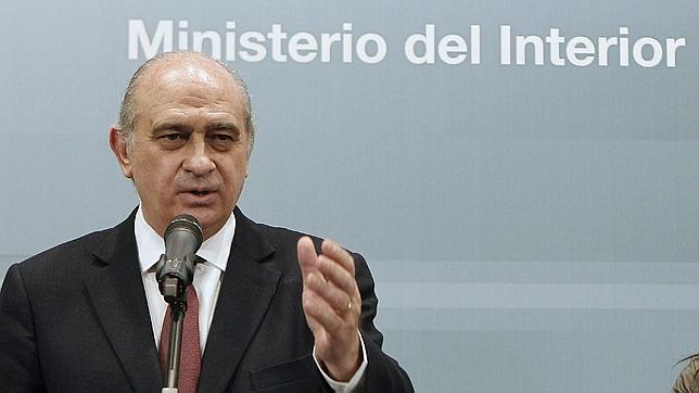 El ministro del Interior aboga por expulsar a los inmigrantes multirreincidentes