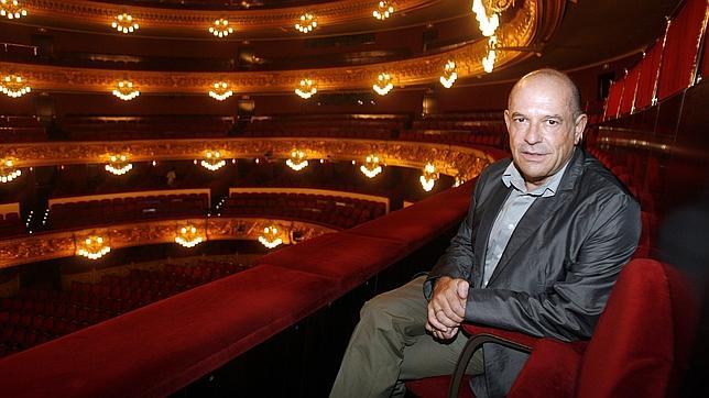 Abonados y aficionados piden la dimisión del director general del Liceo