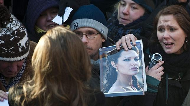 Angelina Jolie acapara los flashes de la Berlinale en su debut como directora