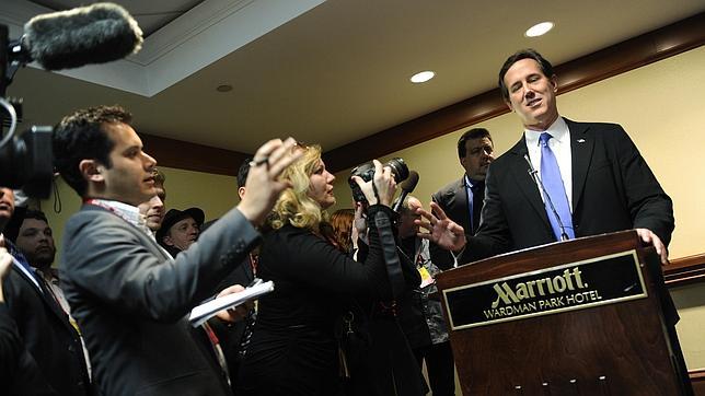 Empate técnico entre Santorum y Romney según los últimos sondeos