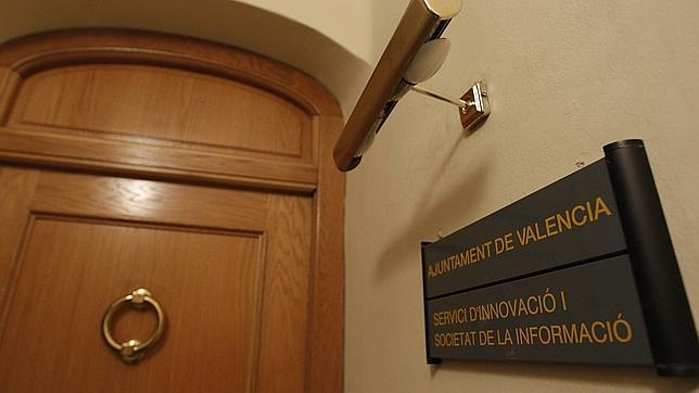 Dependencias del Ayuntamiento de Valencia se quedan sin luz por falta de pago