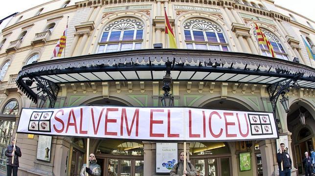 Los trabajadores del Liceo convocarán huelga para el estreno de «La Bohème»