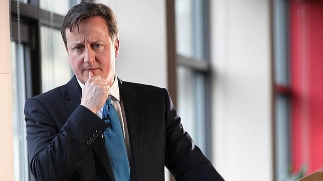 Cameron recibe a Rajoy en plena escalada por las Malvinas