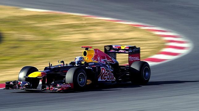 Vettel lidera en Montmeló