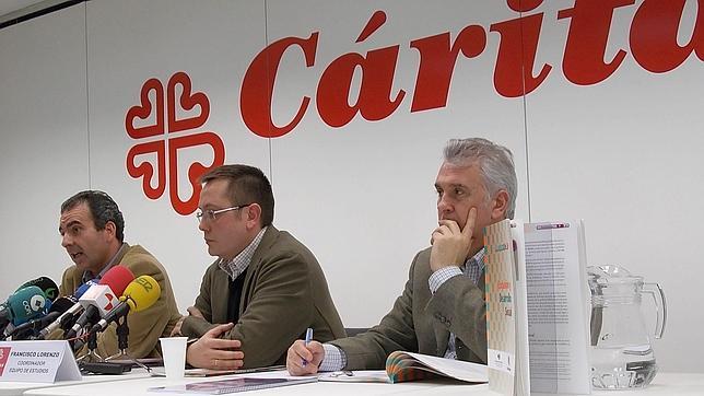 Cáritas estima que unos 30.000 españoles viven en la calle a causa de la pobreza