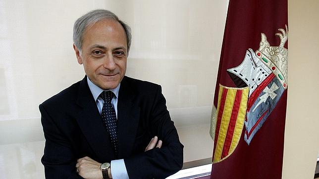 Fabra destituye al director de Cooperación y al subsecretario de Sanidad, acusados de malversación de fondos