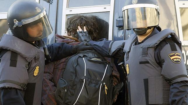 Cosidó defiende que la actuación policial en Valencia fue «imprescindible»