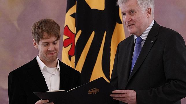 Vettel recibe la mayor distinción deportiva en Alemania, el Laurel de plata