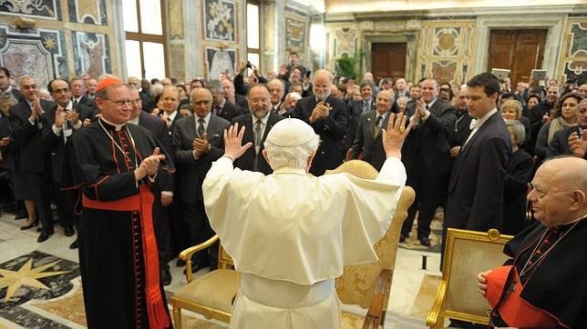 El Papa recuerda que el matrimonio heterosexual es el «único lugar digno» para procrear