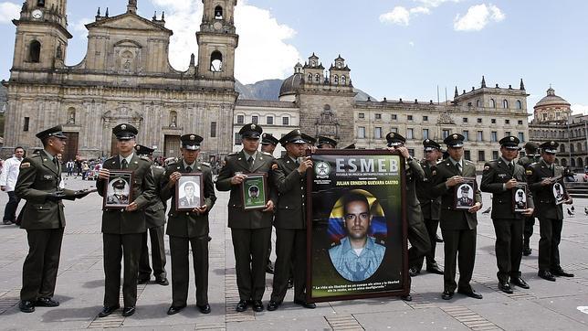 Las FARC ponen fin a medio siglo de secuestros y anuncian la liberación de los últimos rehenes