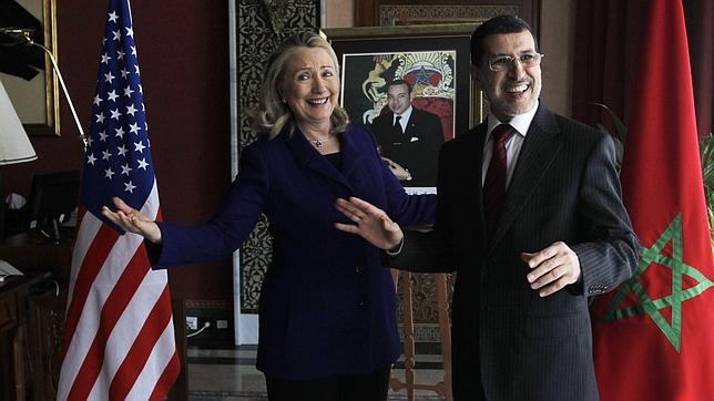 Clinton anima a los países del Magreb a democratizarse