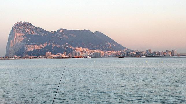 Bruselas expedienta a Reino Unido por no aplicar la legislación laboral de la UE en Gibraltar