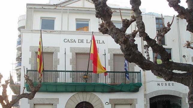 El Ayuntamiento de Sant Pol de Mar repone la bandera española