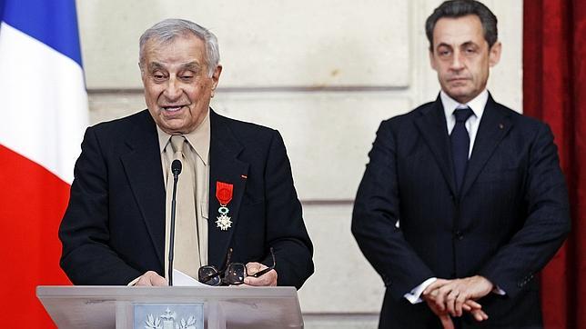 Que se prepare Carla Bruni si Sarkozy no es elegido presidente