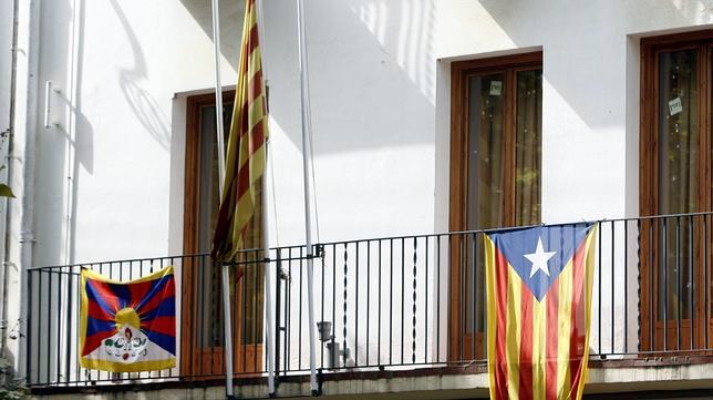 Arenys de Munt hará una consulta popular para decidir si cuelga la bandera española
