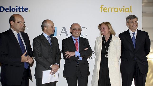 Montoro: &quot;La subida del IRPF caduca el 31 de diciembre de 2013&quot;