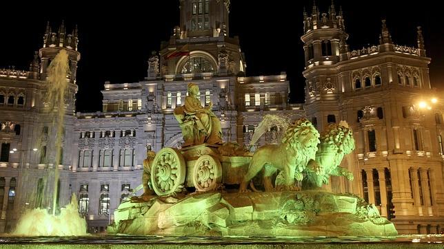 La Cibeles se ilumina de verde por San Patricio