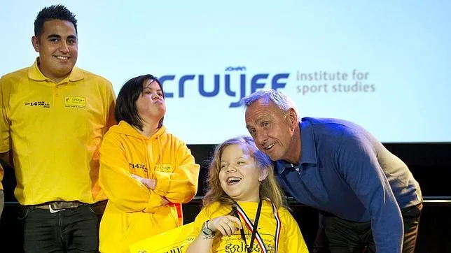 Cruyff: «Mourinho no ha aprendido nada. Debe respetar más al Barcelona»