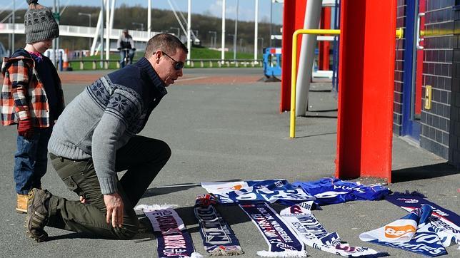 Un detenido en Gales por comentarios racistas hacia Fabrice Muamba en Twitter