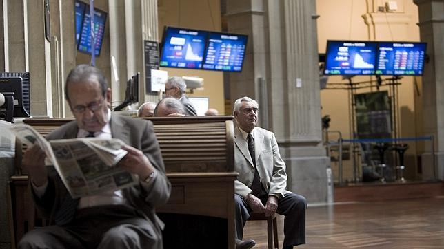 España coloca 5.044 millones en letras y baja su interés a niveles de abril de 2010