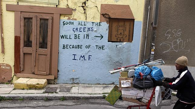 Grecia adjudica 1.300 millones en deuda a tres meses a un interés menor